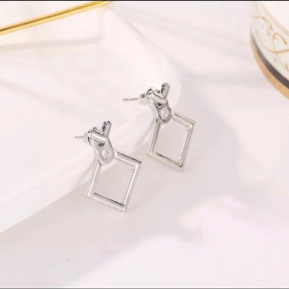 ⚠️ must bundles ⚠️ Simple Metal Cutout earring